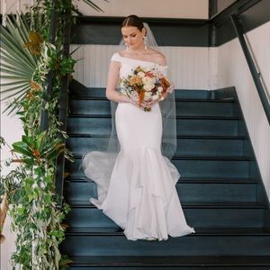 Sara Gabriel Malia Veil - 90”